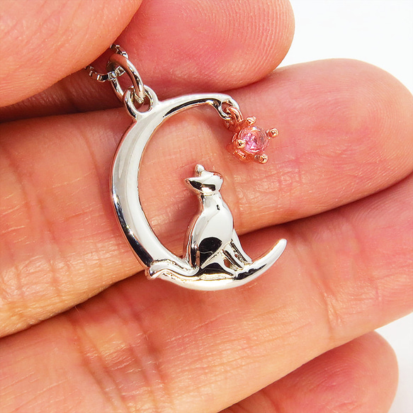 揺れて輝く宝石にじゃれる猫と三日月の大人可愛いネックレス シルバー925 ピンクトルマリン ムーン 3枚目の画像