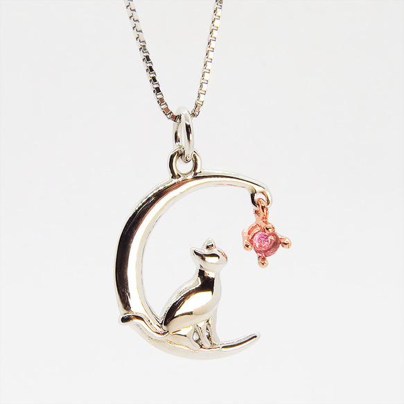 揺れて輝く宝石にじゃれる猫と三日月の大人可愛いネックレス シルバー925 ピンクトルマリン ムーン 5枚目の画像
