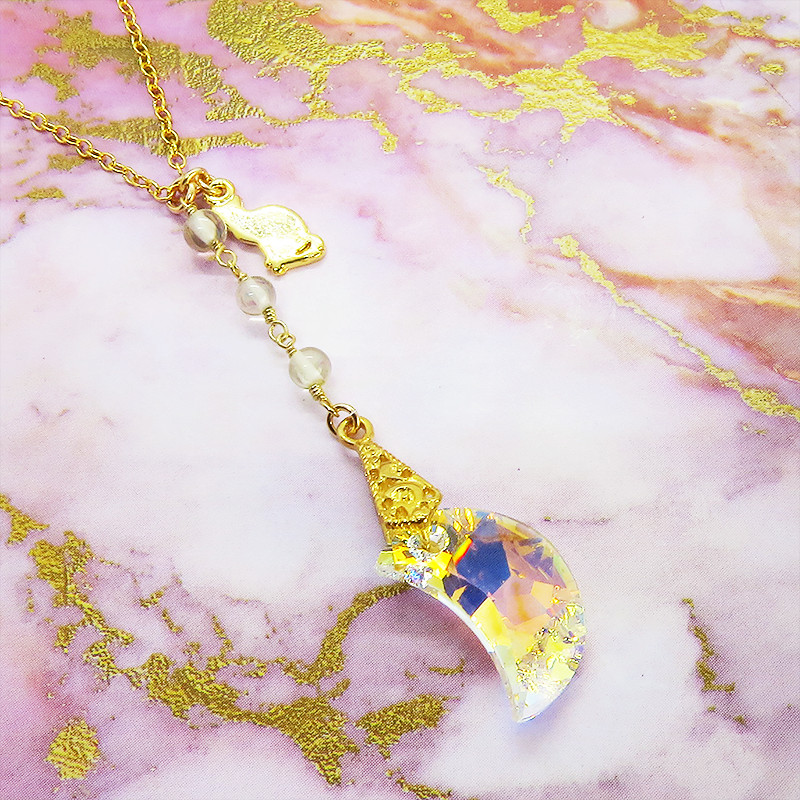 14KGF 猫モチーフのネックレス 大粒の三日月型スワロフスキーと3連レモンクオーツ