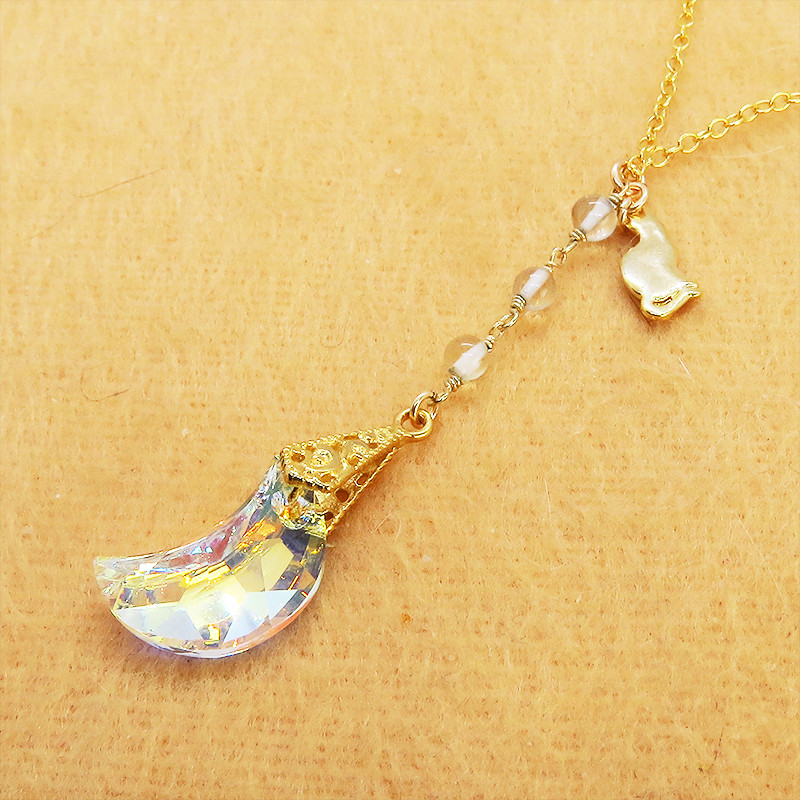 14KGF 猫モチーフのネックレス 大粒の三日月型スワロフスキーと3連レモンクオーツ