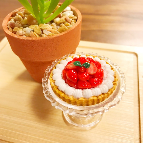いちごタルトのクリスマスツリー ミニチュアスイーツ いちごタルトのクリスマスツリー ミニチュアスイーツ 市販のタルトで