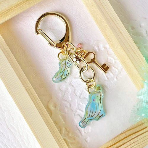 幸せを運ぶ水彩風の青い鳥キーホルダー キーホルダー SakuNa 通販  