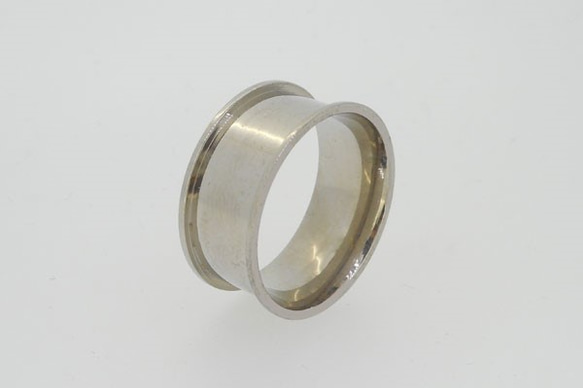 ハンドメイド素材 パーツ ステンレス316Ｌ ステンレスカラー　指輪(リング）幅9mm 内径18mm(16号) 1溝 2枚目の画像
