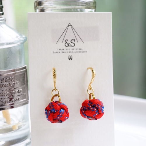 パラコードピアス(赤)/イヤリングに変更可 ピアス（フック・チェーン