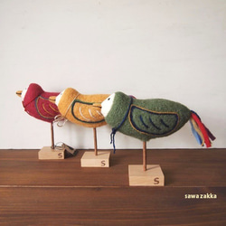 ご予約分　ほっかむり鳥の木　赤・黄・緑 1枚目の画像
