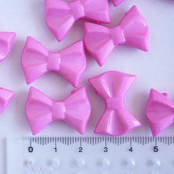 【12個】ピンクのリボンのビーズ　19mm×26mm 3枚目の画像