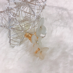 アジサイのイヤーカフ~水色~ 2枚目の画像