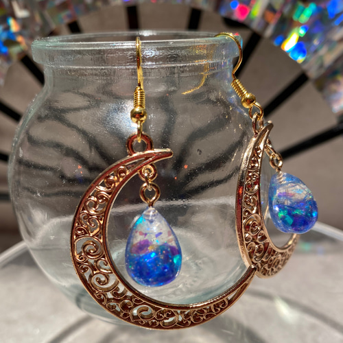 月と雫のピアス