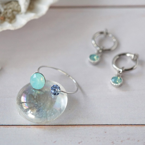 ミントグリーン☆一粒スワロの小さなフープイヤリング／ピアス 