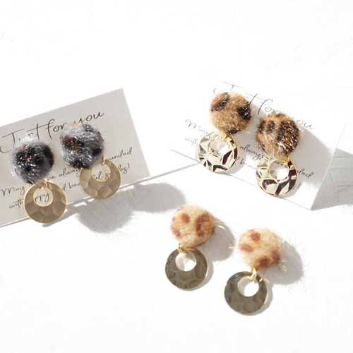 レオパード柄の小さなファーカボションピアス／イヤリング《576_01  