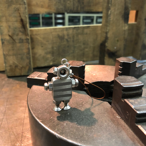 溶接職人が作る オーダーストラップ、キーフォルダー （ロボット