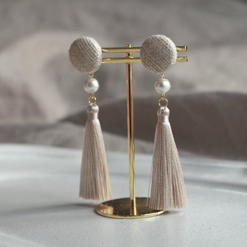イヤリング/ピアス ライトベージュタッセル×コットンパール