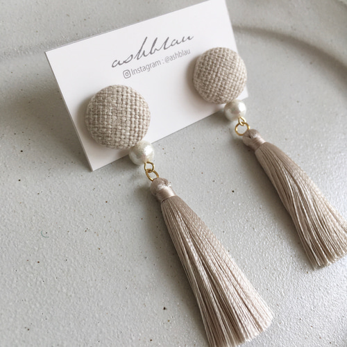 1点のみ アンティークボタン×コットンパールのアシンメトリー