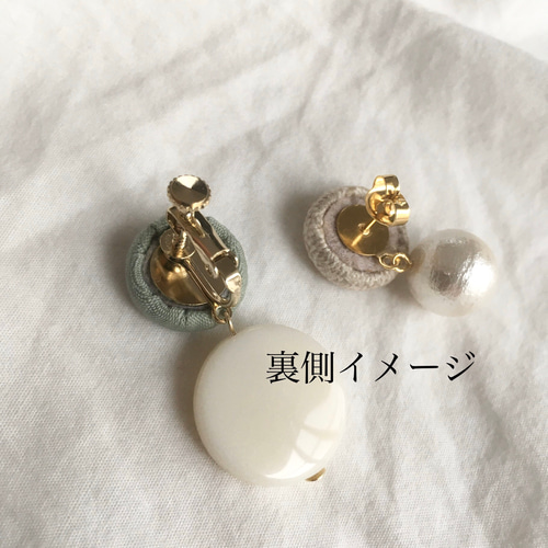 コットンパール大とくすみグリーンくるみボタンのイヤリング/ピアス 