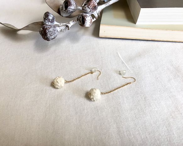 陶器の一粒ピアス（14kgf ）“white truffle” 8枚目の画像