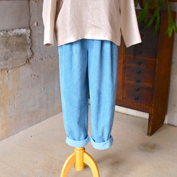 コーデュロイのタックパンツ ブルー 3枚目の画像