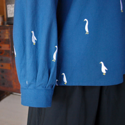 袖口タックのブラウス 刺繍 ブルー 5枚目の画像