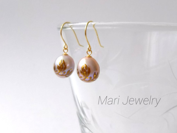 蒔絵パールピアス/揺れる花カラクサ /maki-e pearl earrings/flower arabesque 1枚目の画像