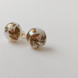 蒔絵パールピアス / 風と木の葉 / maki-e pearl earrings / leaves 4枚目の画像