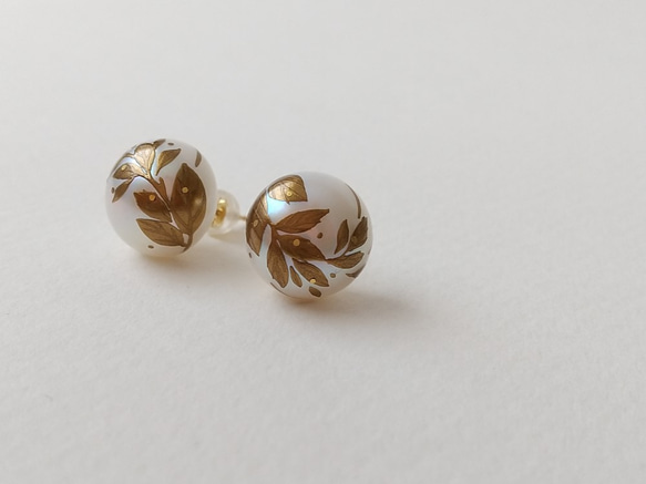 蒔絵パールピアス / 風と木の葉 / maki-e pearl earrings / leaves 4枚目の画像