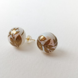 蒔絵パールピアス / 風と木の葉 / maki-e pearl earrings / leaves 3枚目の画像