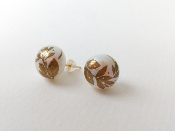 蒔絵パールピアス / 風と木の葉 / maki-e pearl earrings / leaves 3枚目の画像