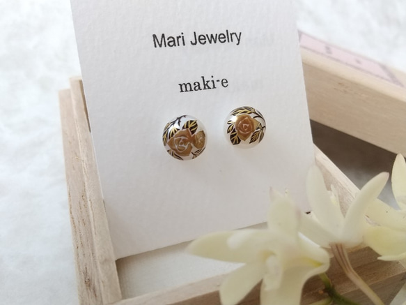 蒔絵パールピアス / 小さなバラ / maki-e pearl earrings / roses 4枚目の画像