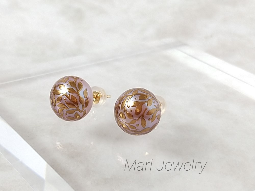 蒔絵パールピアス /紫の葉っぱの小手毬 /maki-e pearl earrings/leaf arabesque