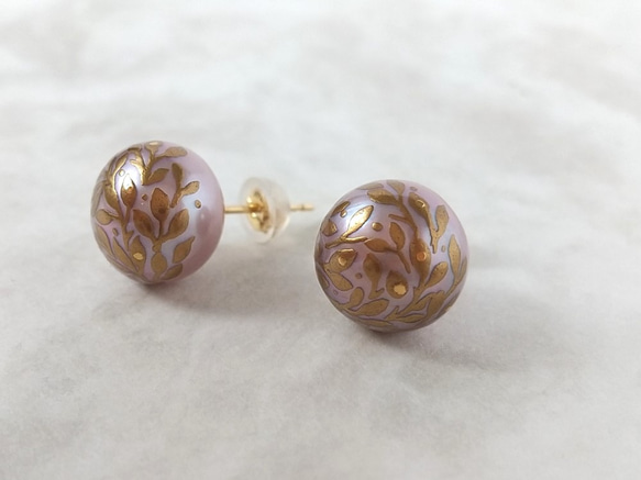 蒔絵パールピアス /紫の葉っぱの小手毬 /maki-e pearl earrings/leaf arabesque 3枚目の画像