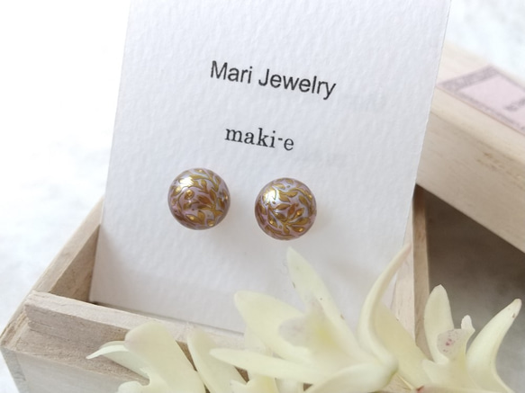 蒔絵パールピアス /紫の葉っぱの小手毬 /maki-e pearl earrings/leaf arabesque 4枚目の画像