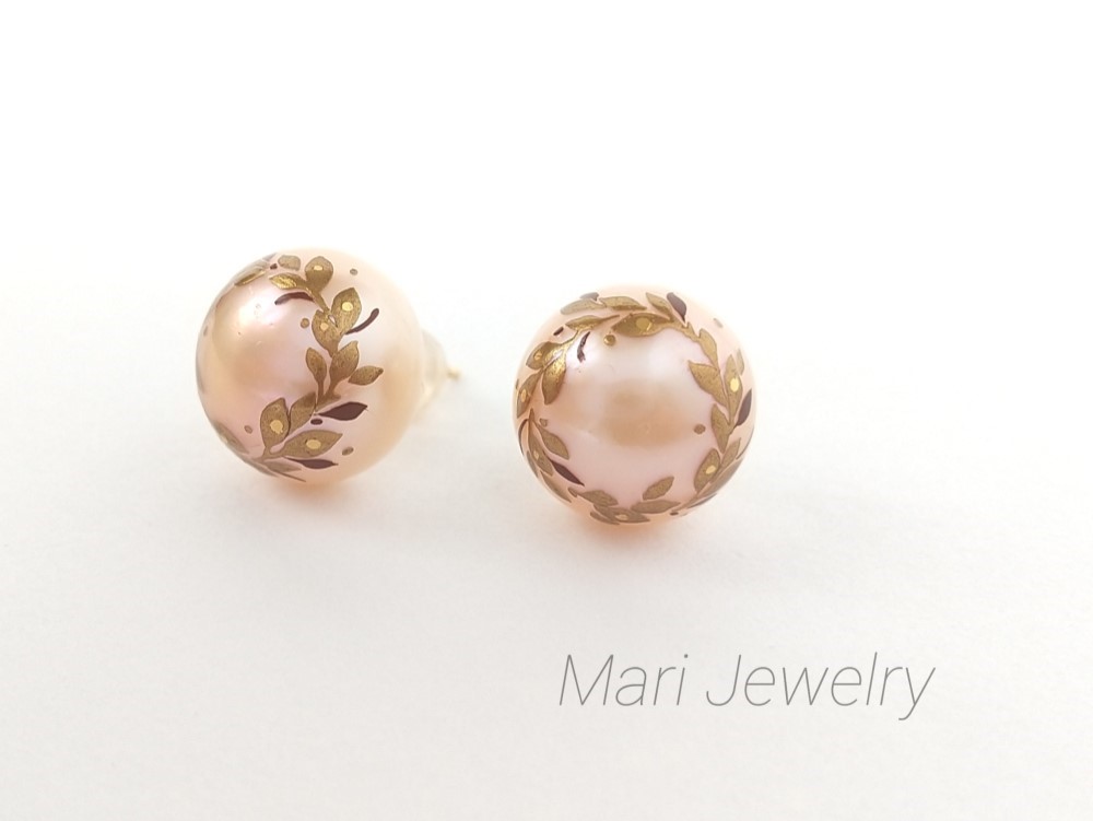 蒔絵パールピアス / 桃色木の葉のリース/maki-e pearl earrings/pink leaf wreath