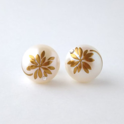 蒔絵パールピアス /ディジーとスワロ/maki-e pearl earrings/daisy & swarovski 3枚目の画像