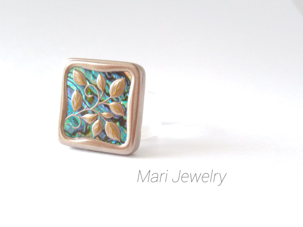 螺鈿蒔絵の帯留め / 葉っぱのカラクサ模様