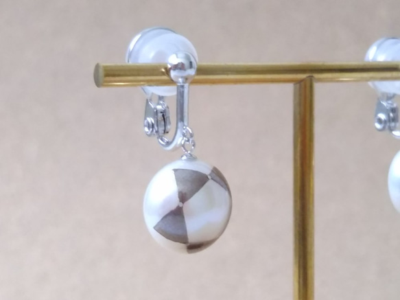 蒔絵パールピアス / 銀の星 /maki-e pearl earrings/silver stars 4枚目の画像