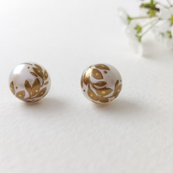 蒔絵パールピアス / 小さな葉っぱのアラベスク /maki-e pearl earrings /arabesque 4枚目の画像