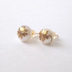 蒔絵パールピアス /小さなディジー/maki-e pearl earrings/daisy 2枚目の画像
