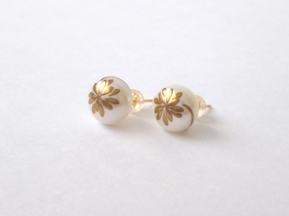 蒔絵パールピアス /小さなディジー/maki-e pearl earrings/daisy 2枚目の画像