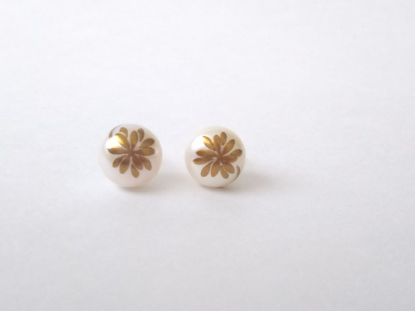 蒔絵パールピアス /小さなディジー/maki-e pearl earrings/daisy 3枚目の画像