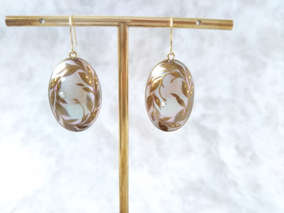 蒔絵オスメニアパールピアス / 葉っぱのリース / maki-e pearl earrings/leaf wreath 4枚目の画像