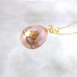 蒔絵パールネックレス / 花カラクサ / maki-e pearl necklace/flower arabesque 3枚目の画像