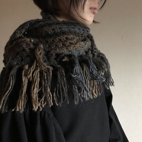 深いアースカラー ダブル格子のフリンジつき三角ストール ストール