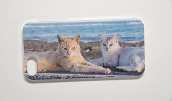 写真猫スマホカバーケース【青い海と寝そべる２匹の猫2 ～Up Cats～】(PH004-2) 2枚目の画像