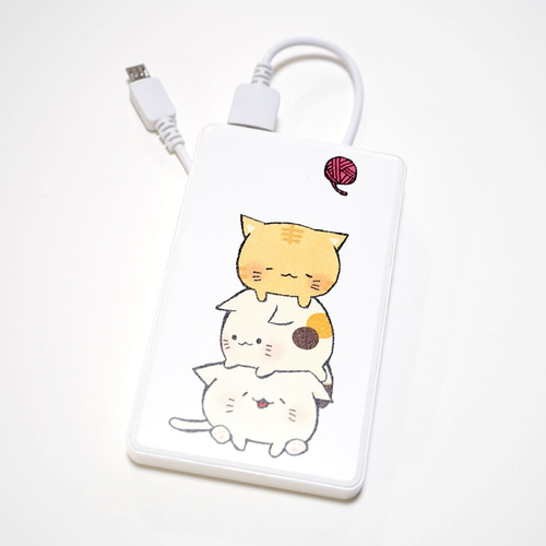 猫のモバイルバッテリー（スマホ等携帯充電池）「積まれ猫