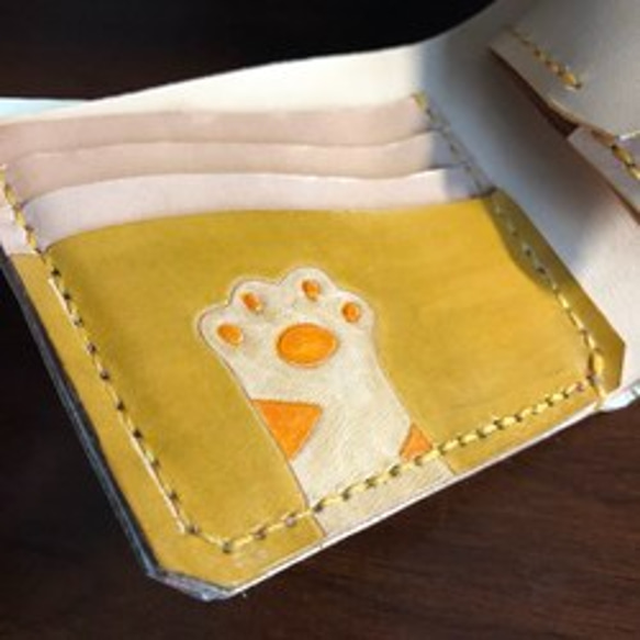 たっぷり入る栃木レザー 二つ折財布「猫の手」お札仕切り付 3枚目の画像