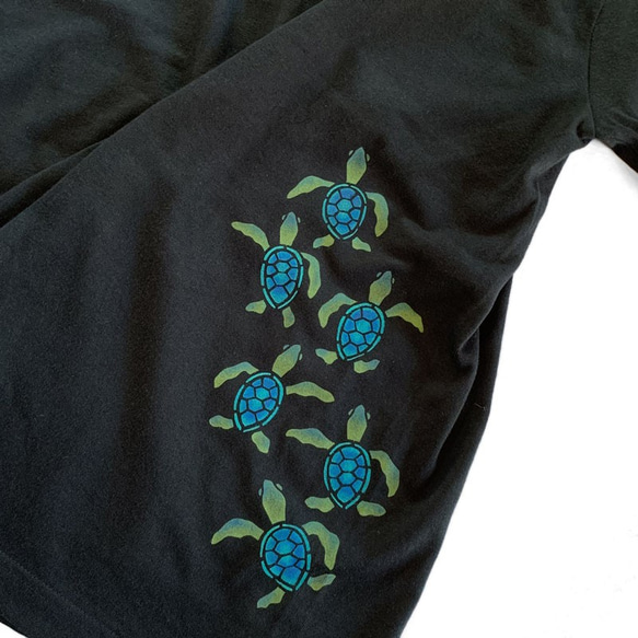 送料無料☆　型染め　ウミガメの赤ちゃん　Tシャツ　ステンシル　 4枚目の画像