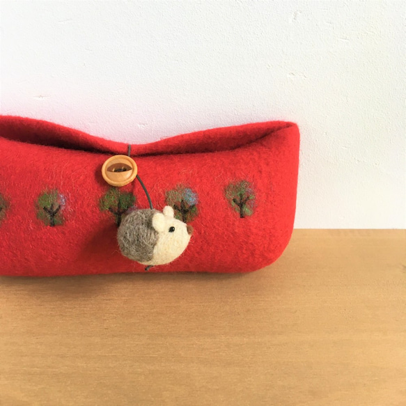 [定制]羊毛氈刺猬掛飾眼鏡盒（森林，紅） 第2張的照片