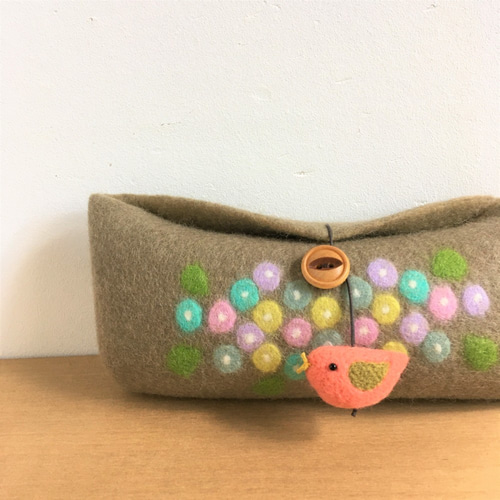 羊毛フェルト ことりのチャーム付メガネケース（グレーブラウン