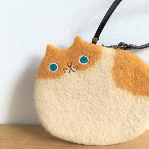 受注制作】羊毛フェルト ネコのICカードケース（ブチ） パスケース