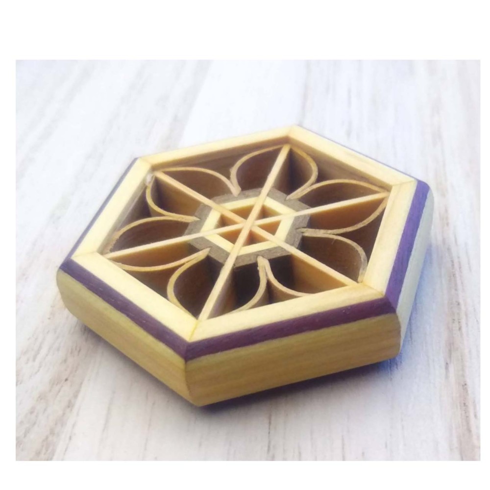 桜七宝文様　ストラップ・根付け・帯留め【金具なし　変更あり】