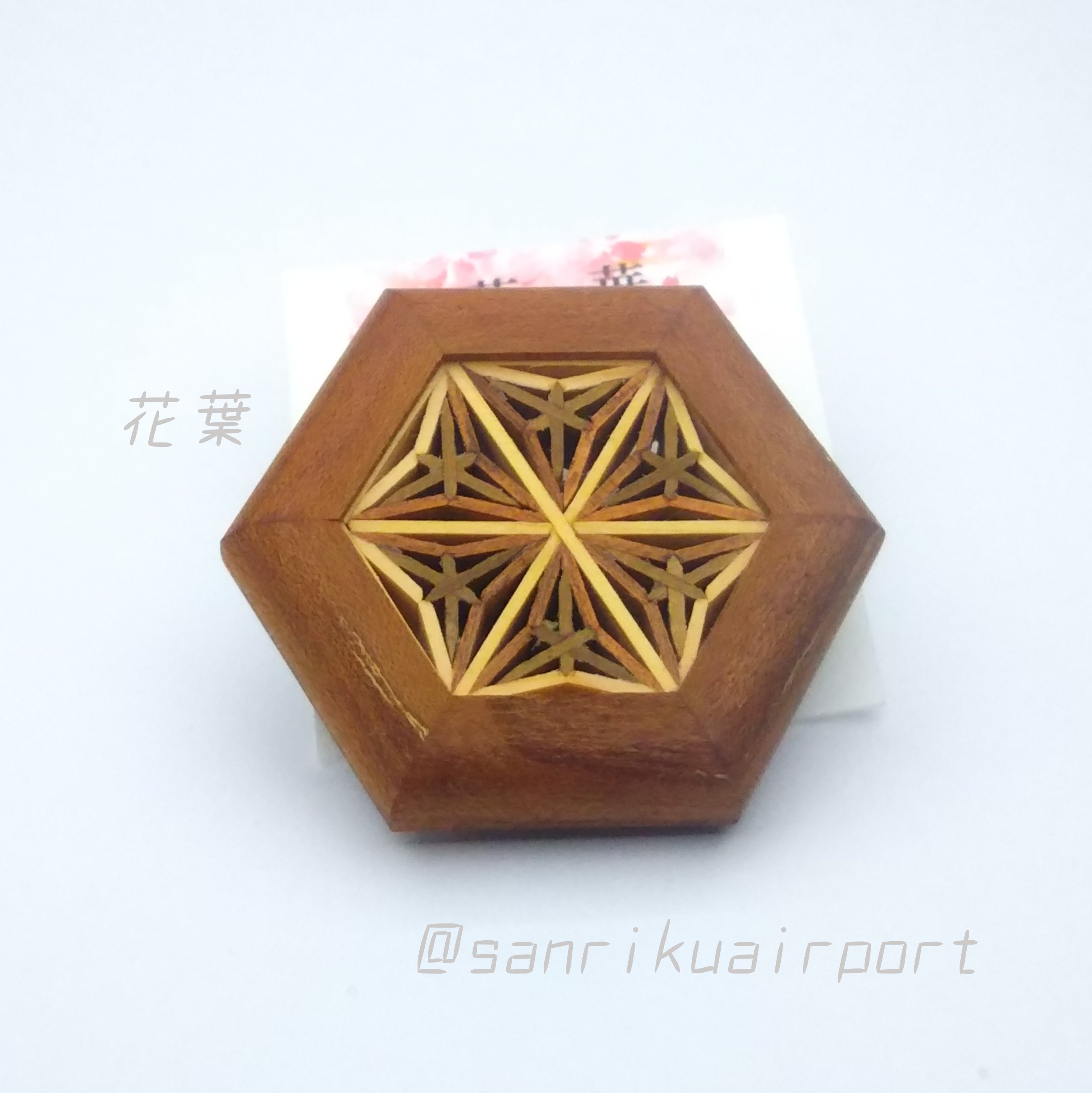 組子細工帯留め 八重麻の葉文様 帯留め 組子細工花葉（hanaha